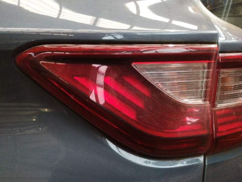 PILOTO TRASERO DERECHO EN PORTON 