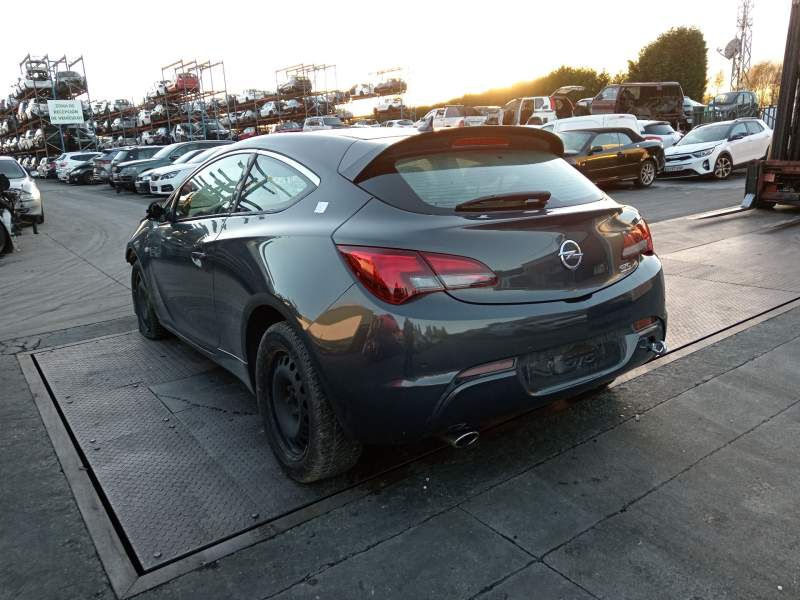 opel astra j gtc del año 2014
