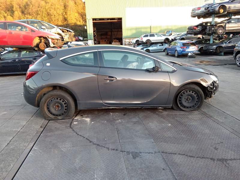 opel astra j gtc del año 2014