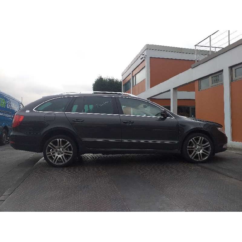 skoda superb combi (3t5) del año 2011