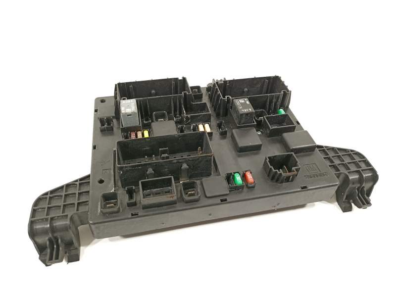 CAJA RELES / FUSIBLES 13302300 