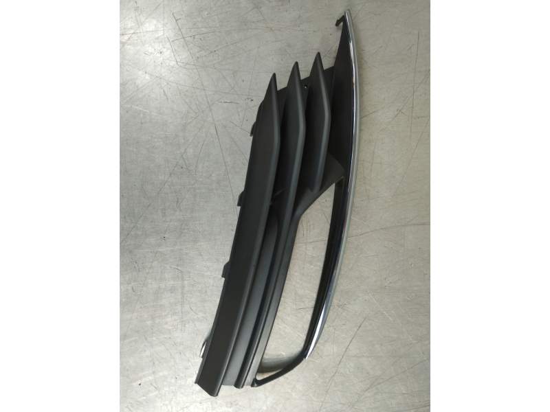 REJILLA PARAGOLPES IZQUIERDA 8V5807681A 