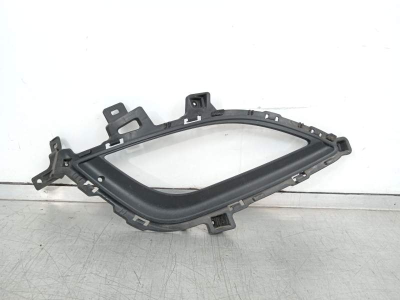 REJILLA PARAGOLPES DERECHA 86564A6030 