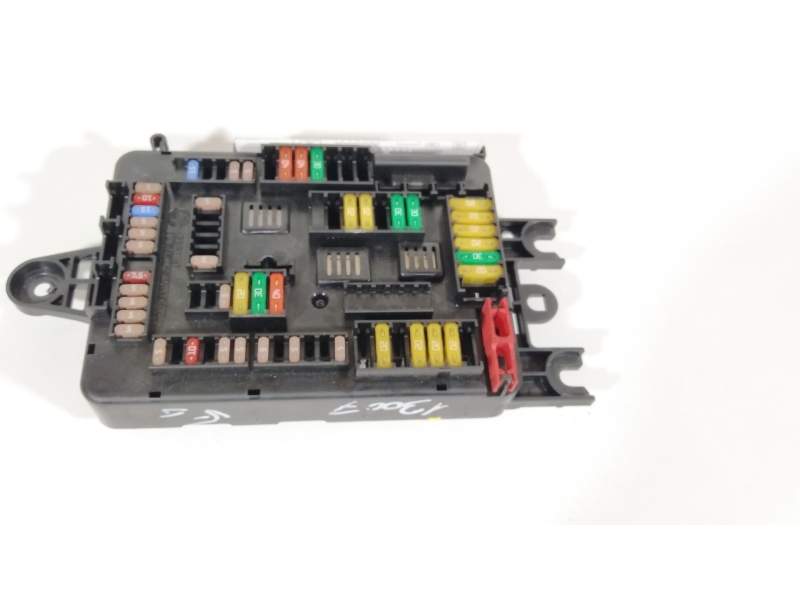 CAJA RELES / FUSIBLES 61149389070 