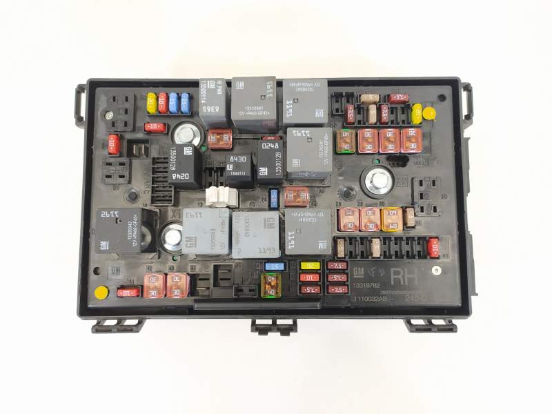 CAJA RELES / FUSIBLES 13318782 1110032AB C11000139