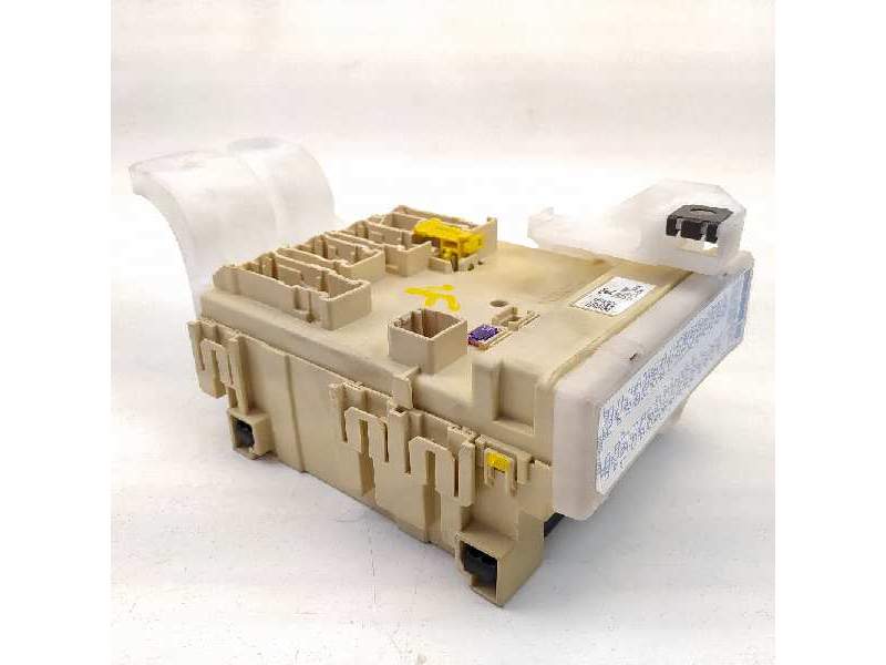CAJA RELES / FUSIBLES 63583367 8273012X80A 8922102331