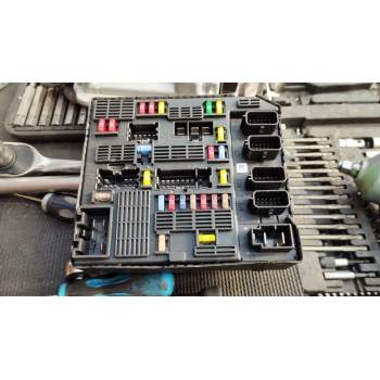 CAJA RELES / FUSIBLES 284B69553R 