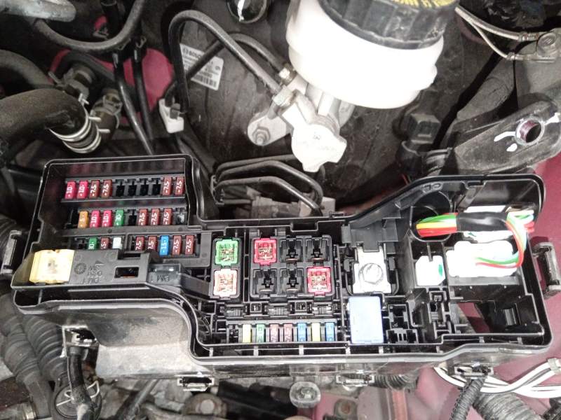 CAJA RELES / FUSIBLES 821110HU70B 