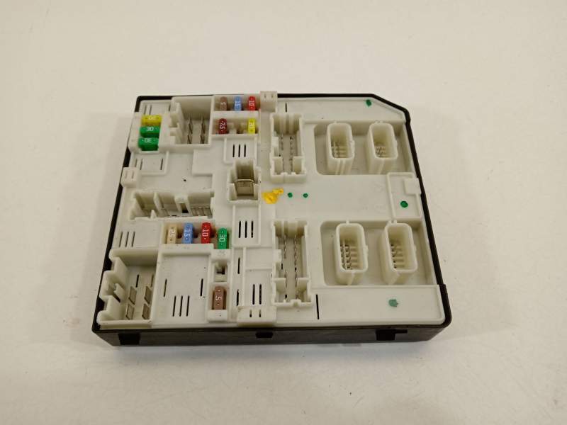 CAJA RELES / FUSIBLES 284B62069R 522222F04 USM2010