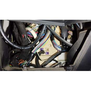 CAJA RELES / FUSIBLES 63586756 8273012X81 