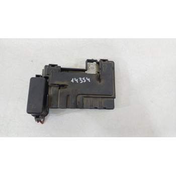 CAJA RELES / FUSIBLES 6R0937550A 