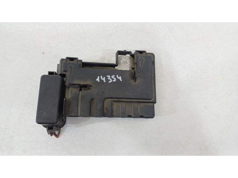 CAJA RELES / FUSIBLES 6R0937550A 