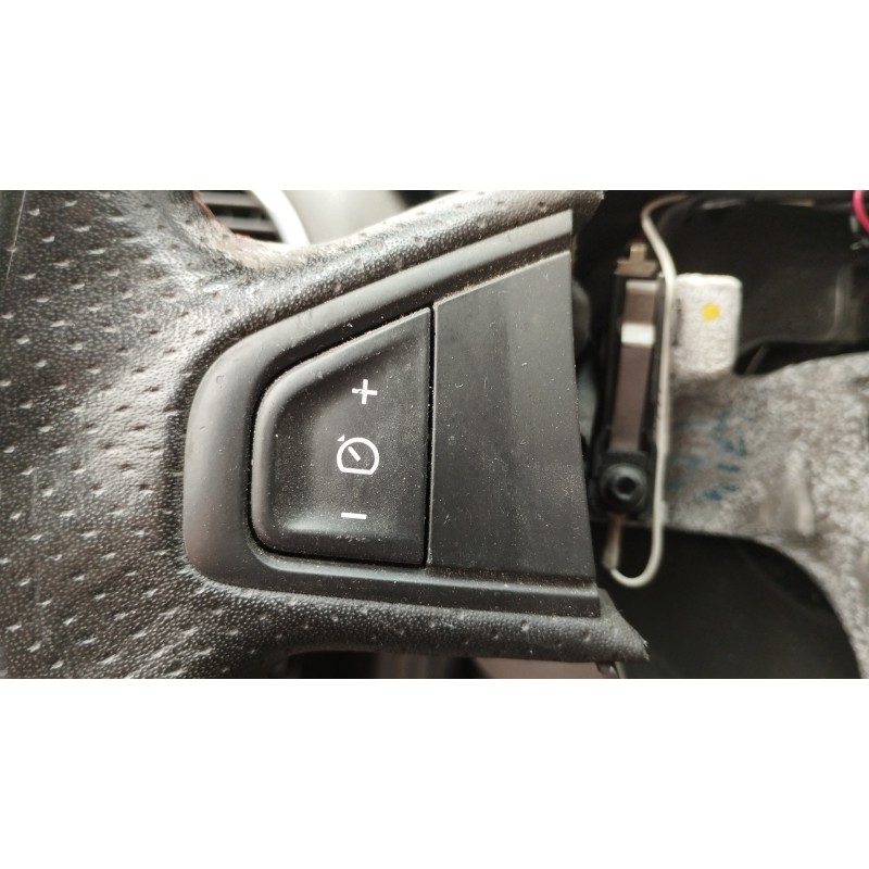 Recambio de mando volante para renault megane iii sport tourer dynamique referencia OEM IAM   