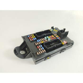 CAJA RELES / FUSIBLES 32209198 31682732 