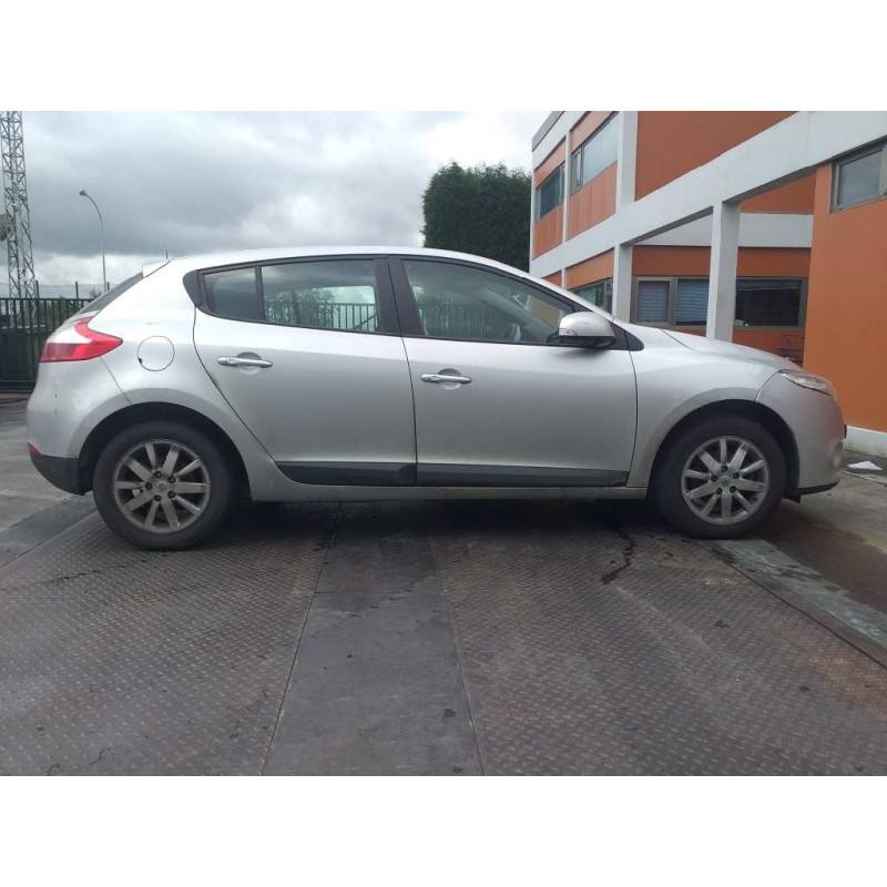 renault megane iii berlina 5 p del año 2011