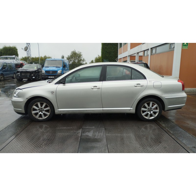 toyota avensis berlina (t25) del año 2005