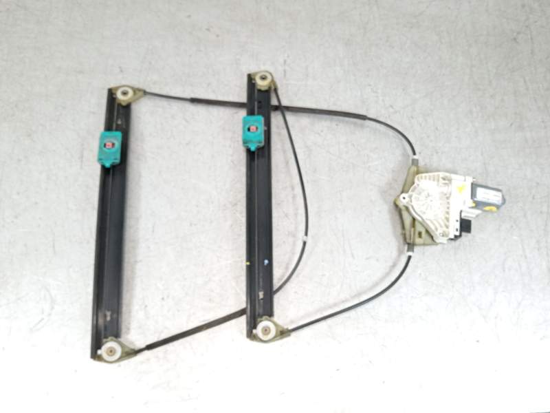 ELEVALUNAS DELANTERO DERECHO 4F0837462 