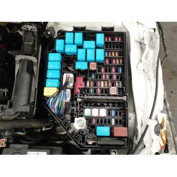 CAJA RELES / FUSIBLES 82111FEL30 