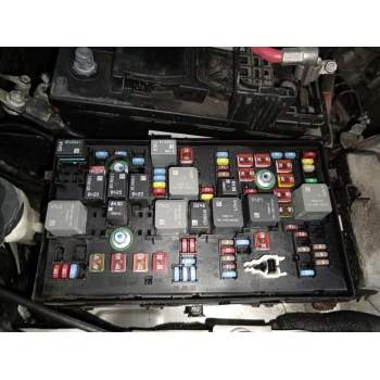 CAJA RELES / FUSIBLES 13222782 13255300 