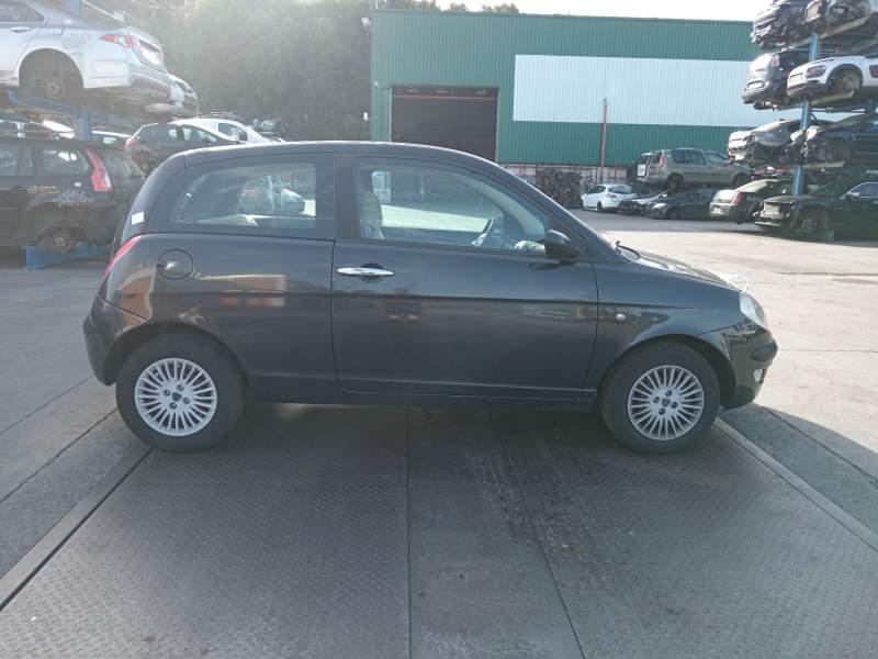 lancia ypsilon (843_) del año 2004