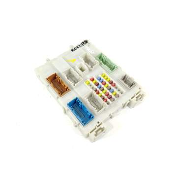 CAJA RELES / FUSIBLES BV6N14A073EP 51945L45K 