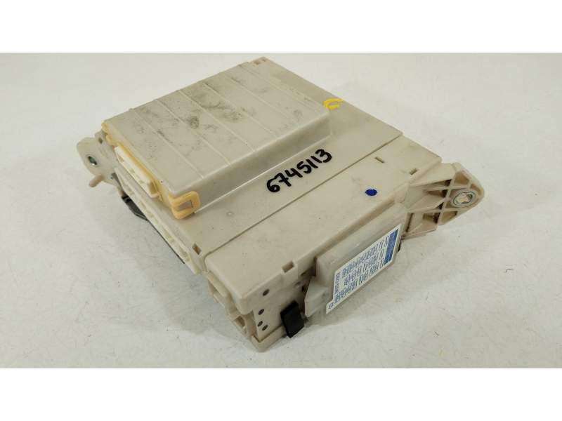 CAJA RELES / FUSIBLES 8273053023 8267253040 8922153143