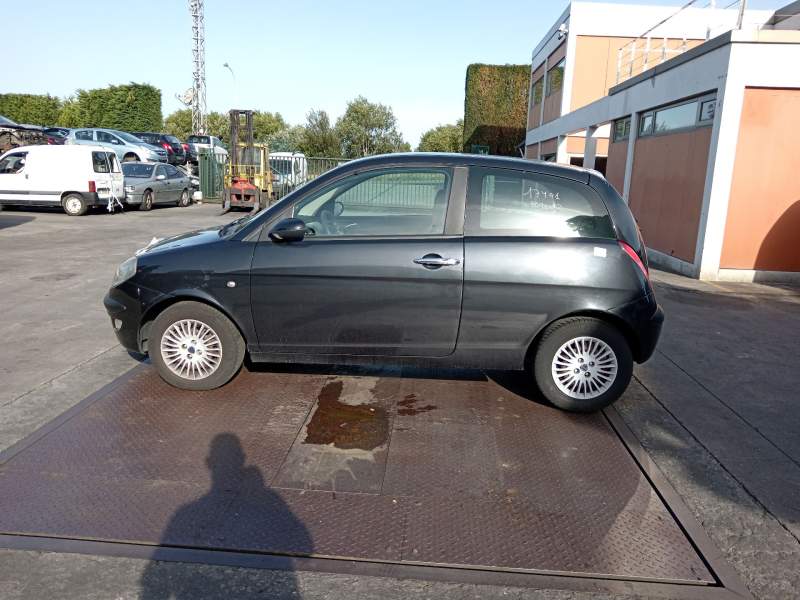 lancia ypsilon (843_) del año 2004