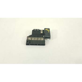 CAJA RELES / FUSIBLES 24011EY00B 