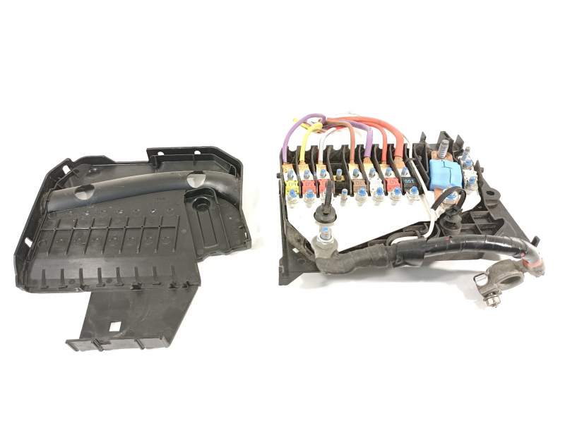 CAJA RELES / FUSIBLES AV6T14A067BC 