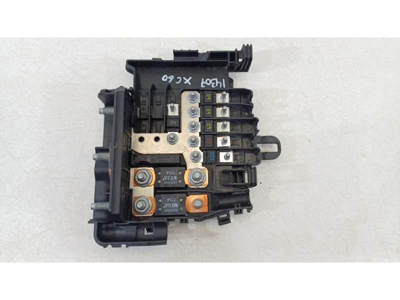 CAJA RELES / FUSIBLES 30659092 109800