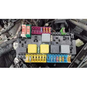 CAJA RELES / FUSIBLES A2469060093 
