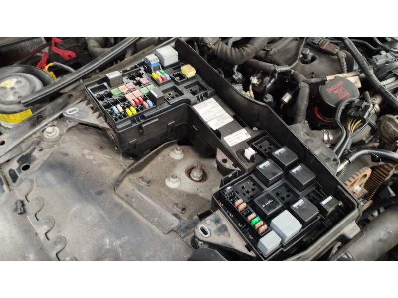 CAJA RELES / FUSIBLES AX2314290JB 
