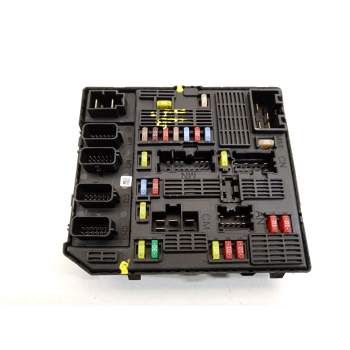 CAJA RELES / FUSIBLES 284B62342R 02309A1401013 USMJR95