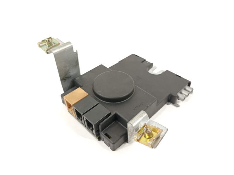 CAJA RELES / FUSIBLES 8P3035225 