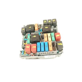 CAJA RELES / FUSIBLES 51867698 