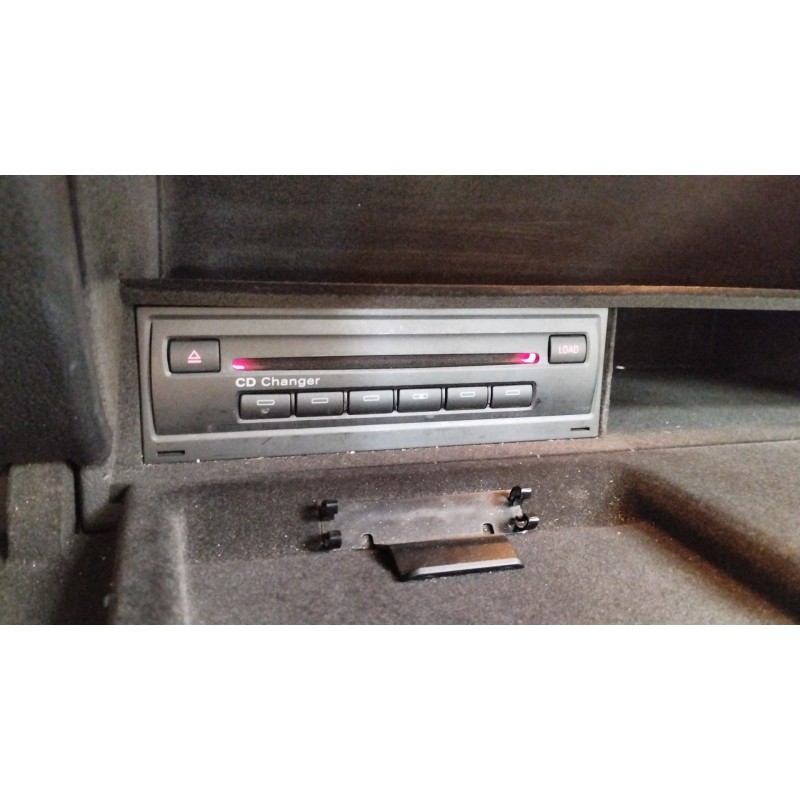 Recambio de sistema audio / radio cd para audi a6 berlina (4f2) 2.4 referencia OEM IAM   