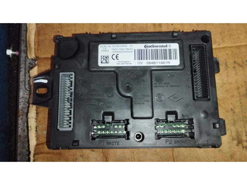 CAJA RELES / FUSIBLES 284B11867R 