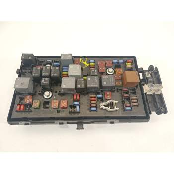 CAJA RELES / FUSIBLES 13275881 13255300 