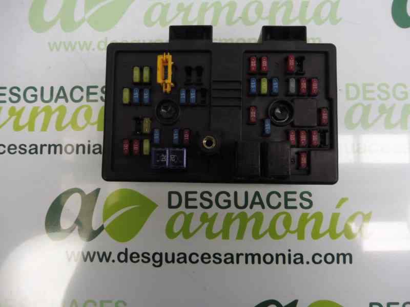 CAJA RELES / FUSIBLES 96821082 