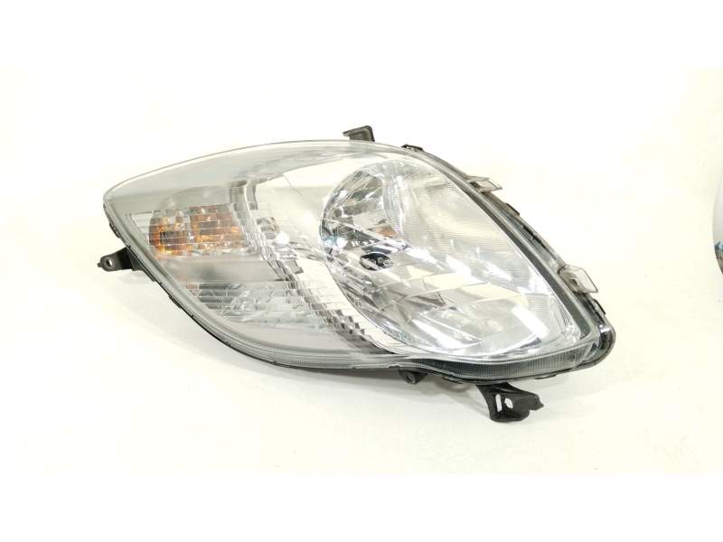 FARO IZQUIERDO 811700D350 89903216 