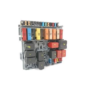 CAJA RELES / FUSIBLES 51867780 51867544 