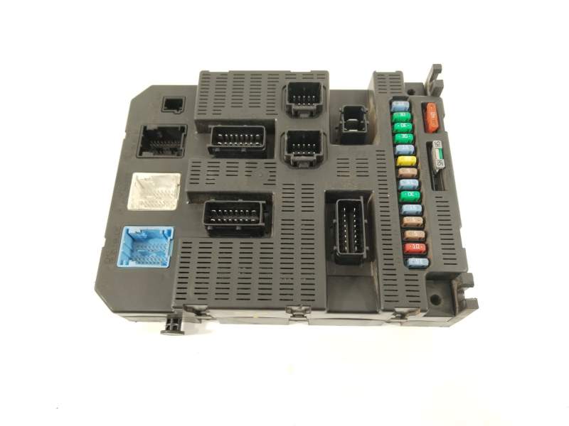 CAJA RELES / FUSIBLES 9663576480 BSI2004P09