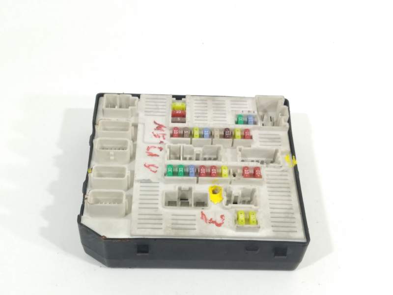 CAJA RELES / FUSIBLES 284B65125R 519331F03 USMBD95L1