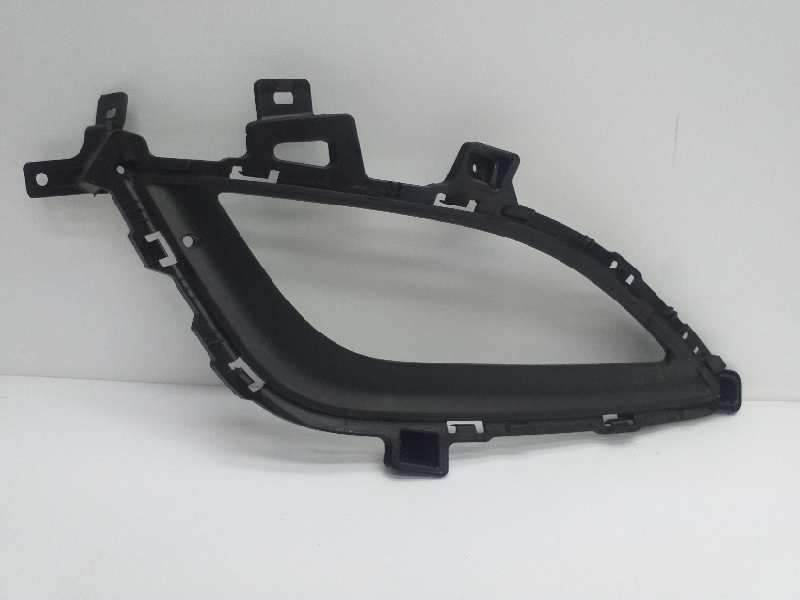 REJILLA PARAGOLPES DERECHA 86564A6030 