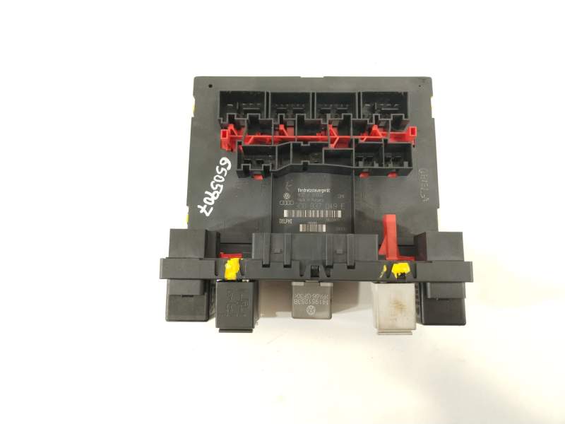 CAJA RELES / FUSIBLES 3C0937049E 