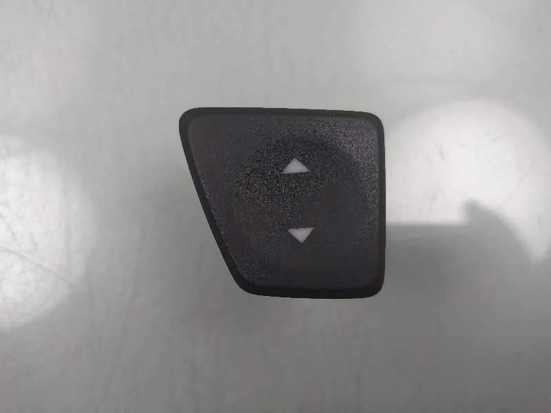 MANDO ELEVALUNAS DELANTERO IZQUIERDO 305081749C 