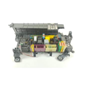 CAJA RELES / FUSIBLES A2469066600 A2465400040 A2465400240