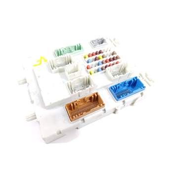 CAJA RELES / FUSIBLES 31394963 8624178694