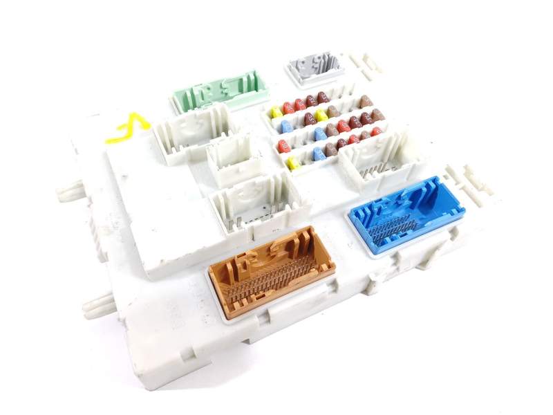 CAJA RELES / FUSIBLES 31394963 8624178694