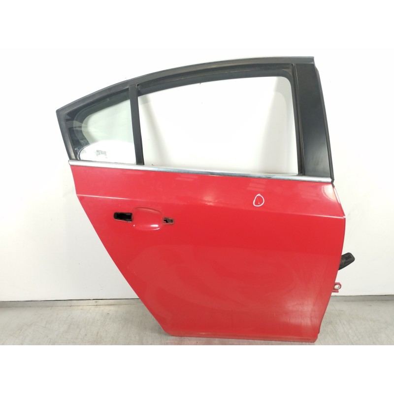 Recambio de puerta trasera derecha para chevrolet cruze lt referencia OEM IAM 95987764  